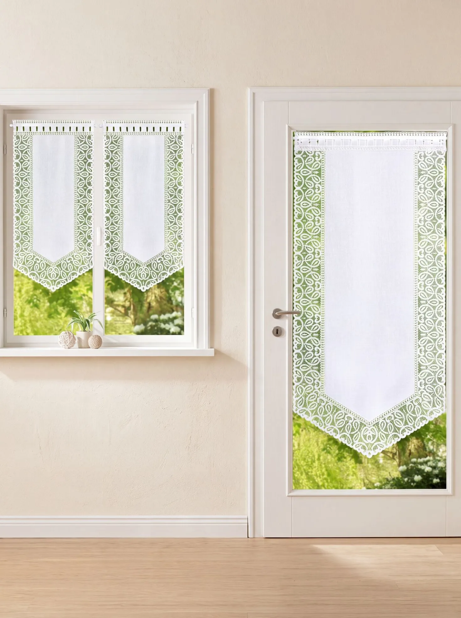 Fenster- und Türbehang mit Dreiecksabschluss