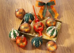 Festlicher Weihnachtsbaumschmuck