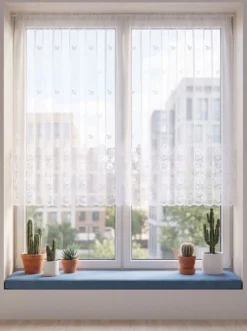 Filigraner Blumenfenster-Store mit Automatikfaltenband 1:3