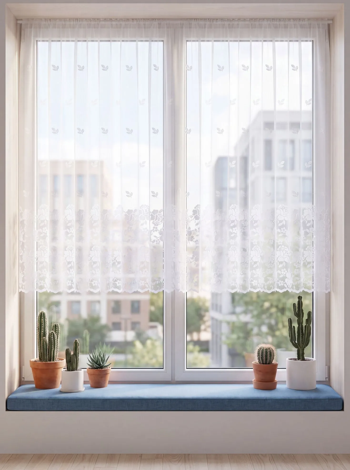 Filigraner Blumenfenster-Store mit Automatikfaltenband 1:3