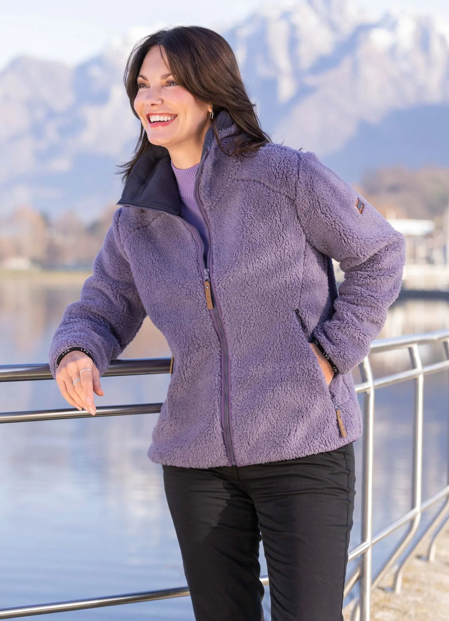 Fleecejacke mit hoch schließbarem Stehkragen