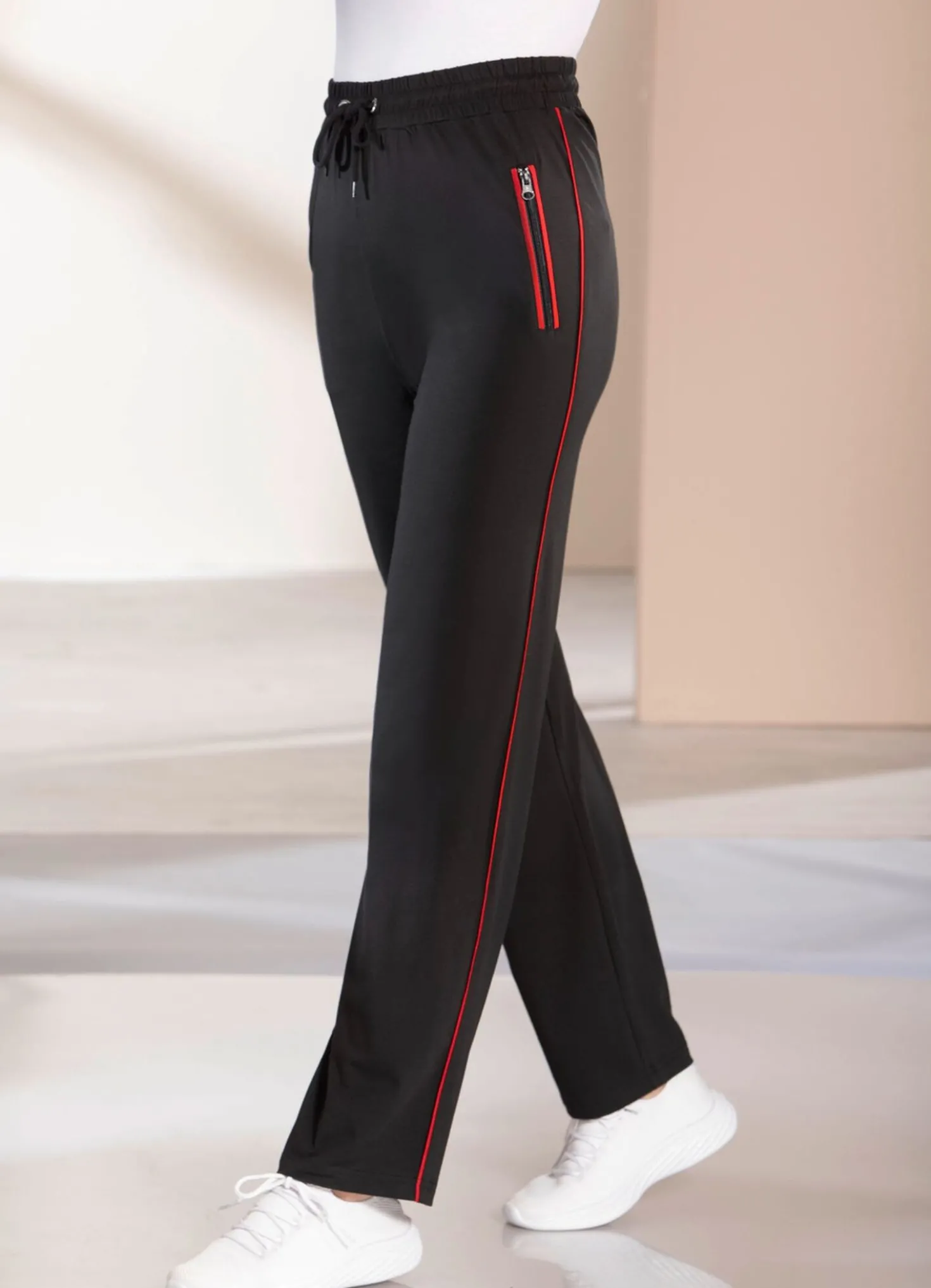 Freizeithose mit Kontrastpaspel