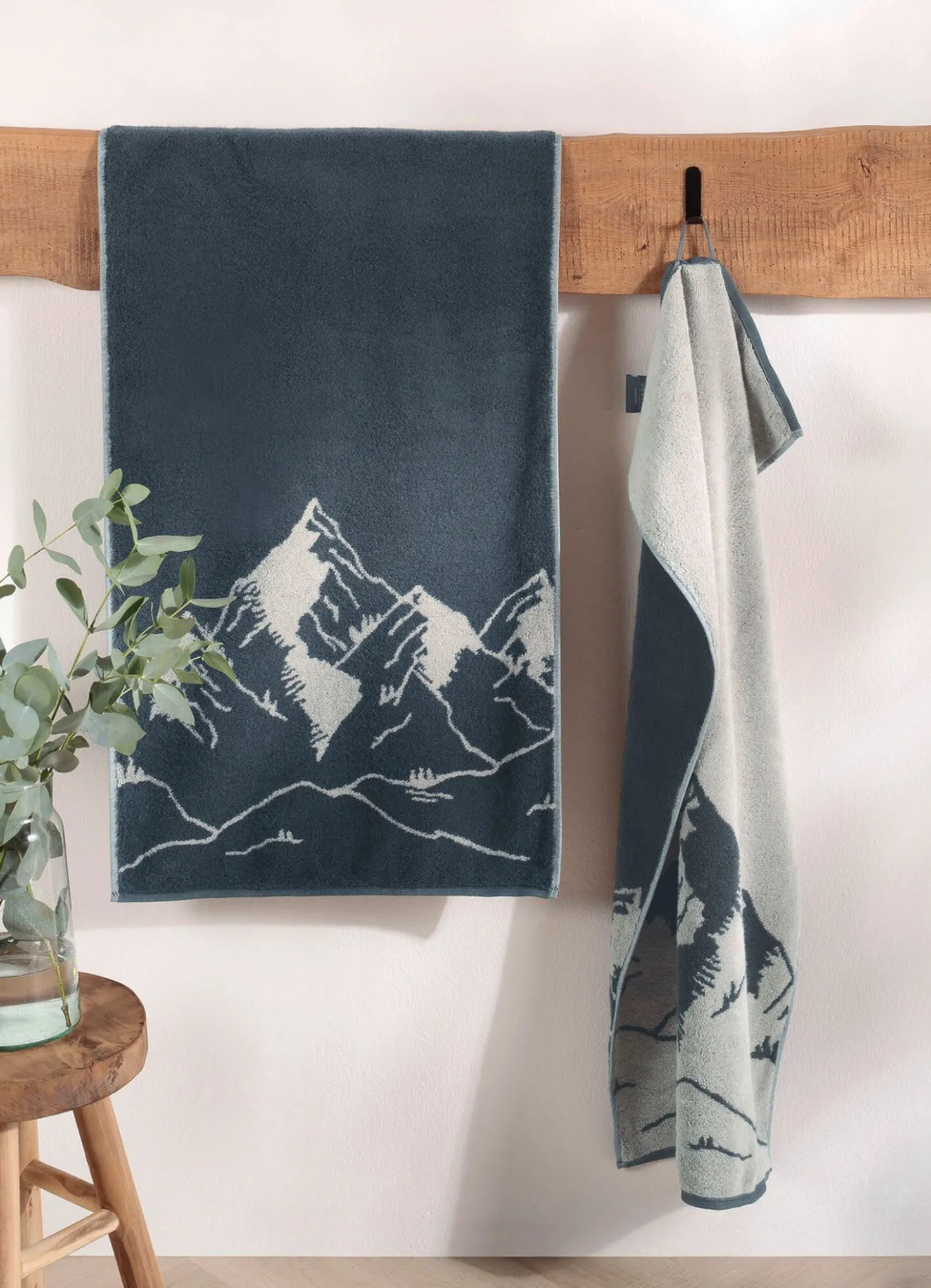 Frottier-Serie mit eingewebtem Bergpanorama