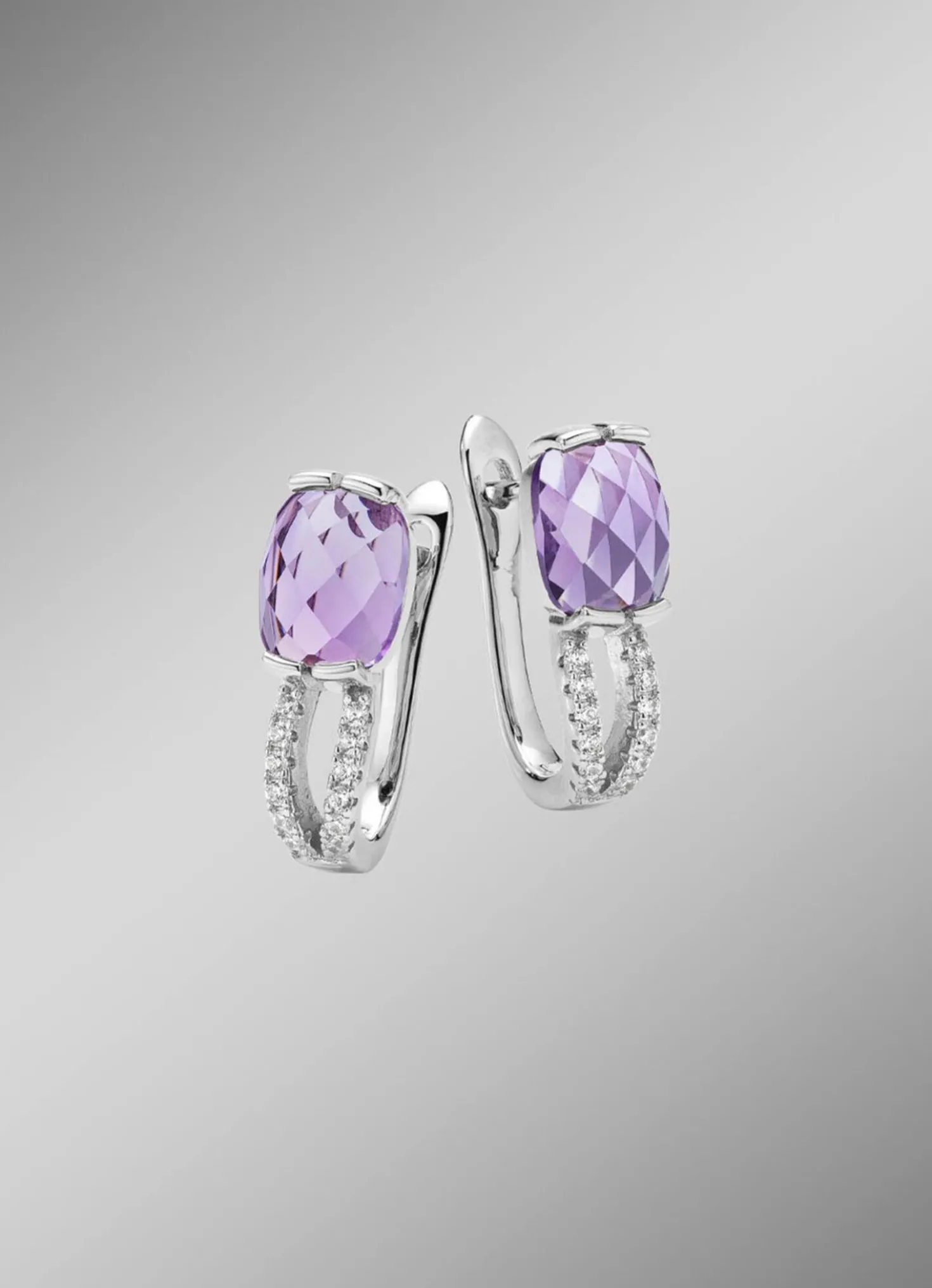 Funkelnde Eleganz: Ohrstecker mit echt Amethyst-