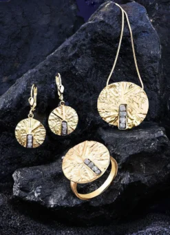 Funkelnde Raffinesse: Ohrringe mit 6 Roh-Diamanten