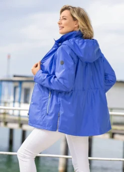 Funktionsjacke mit abnehmbarer Kapuze