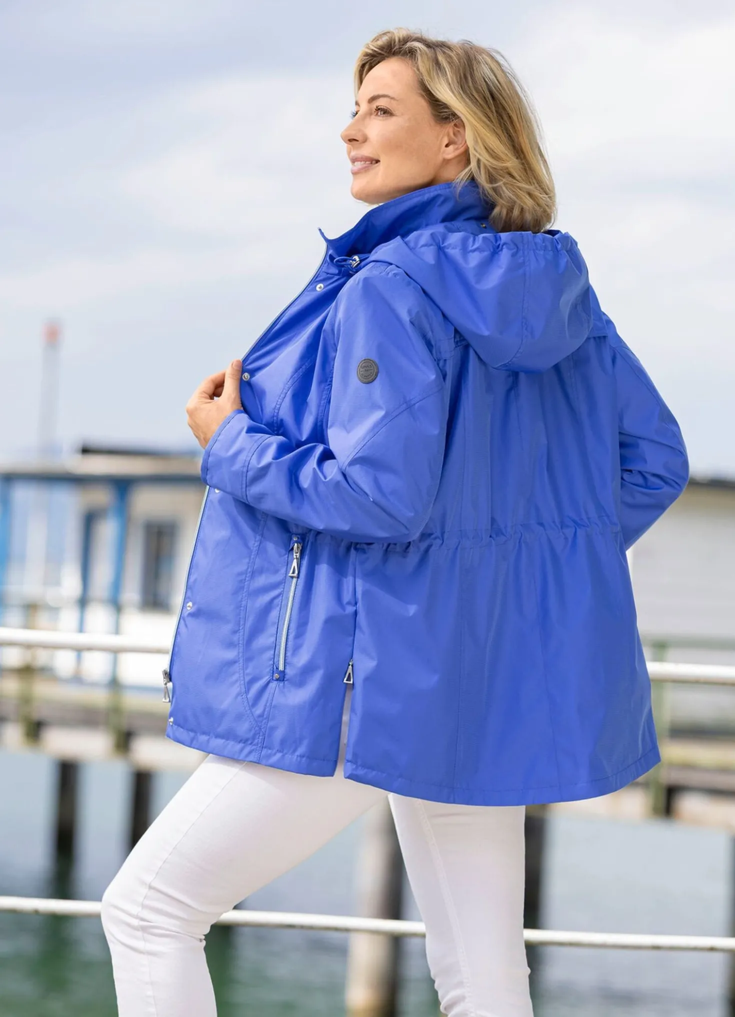 Funktionsjacke mit abnehmbarer Kapuze