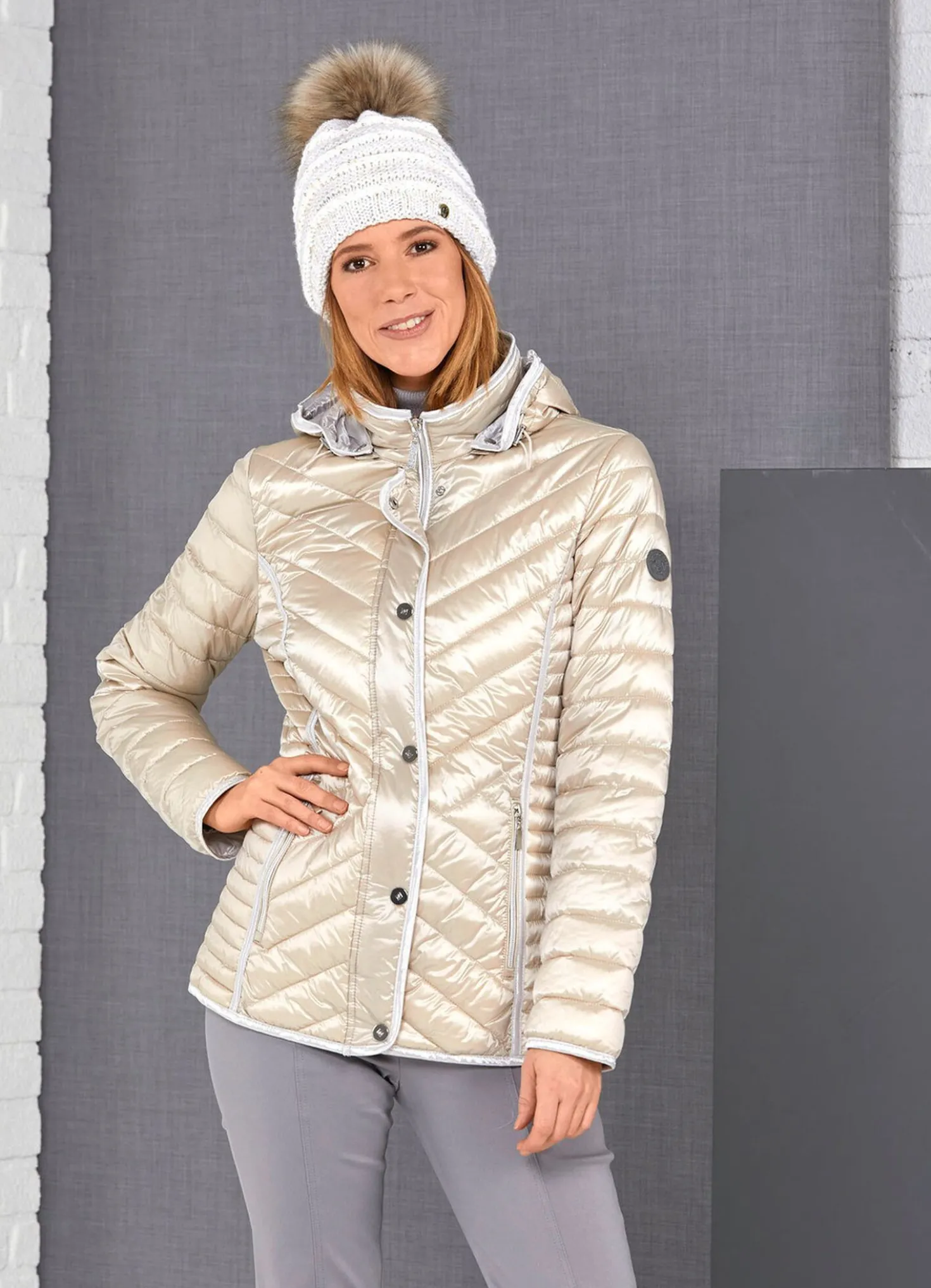 Funktionsjacke mit abnehmbarer Kapuze