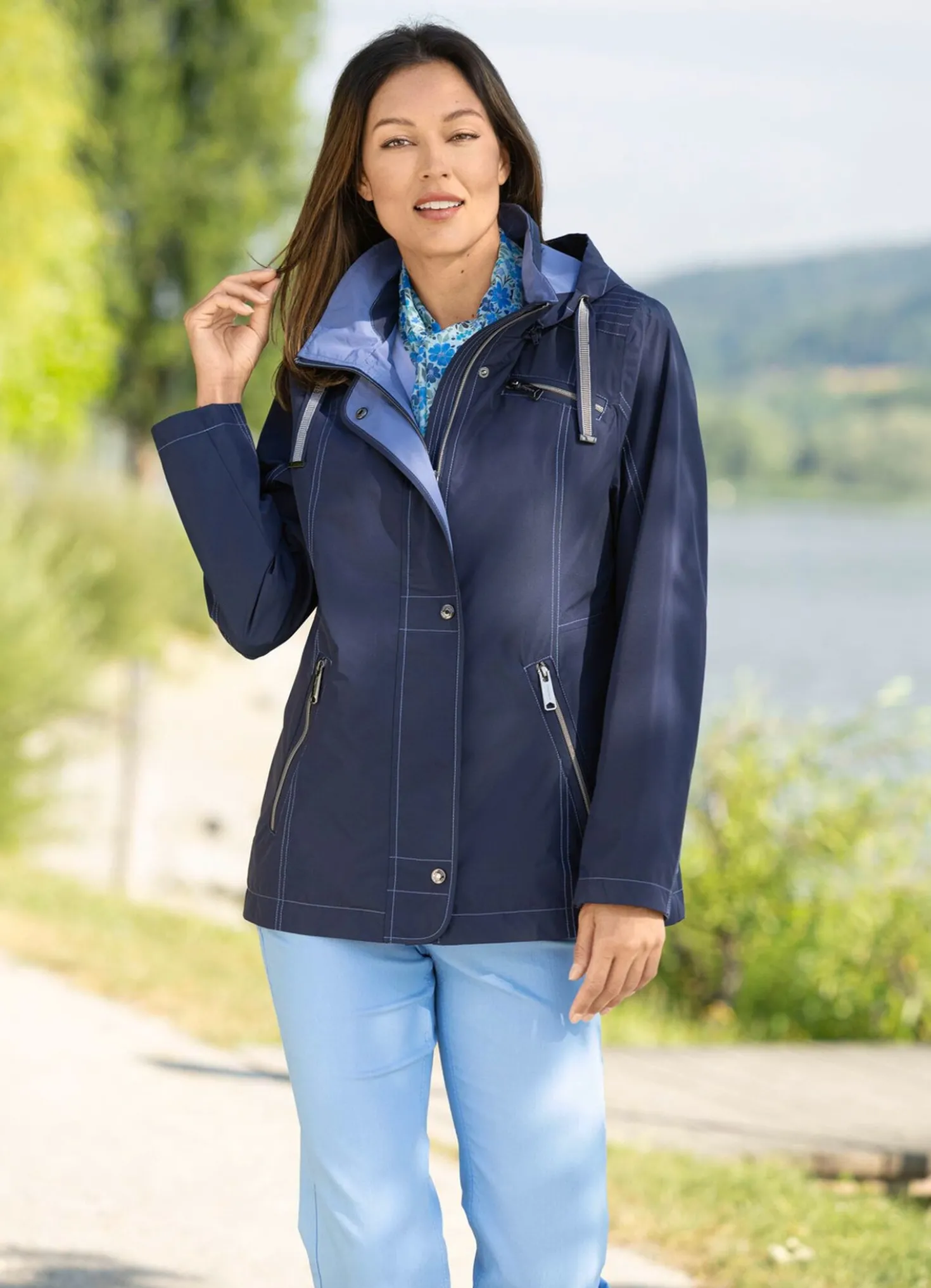 Funktionsjacke mit abnehmbarer Kapuze