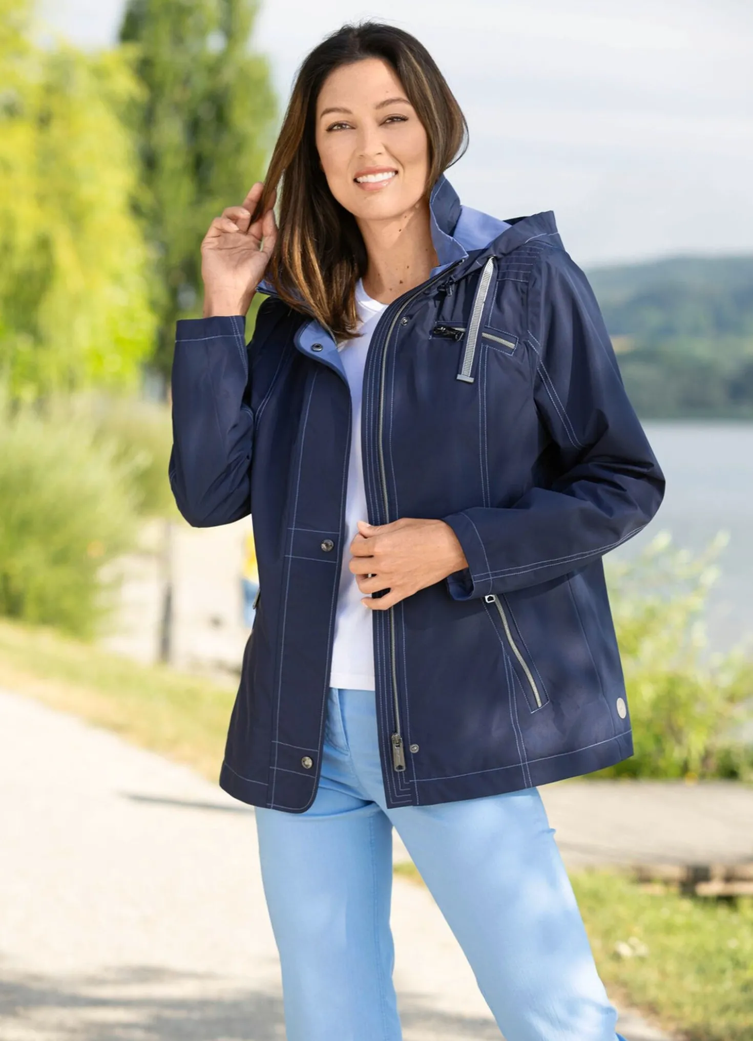 Funktionsjacke mit abnehmbarer Kapuze
