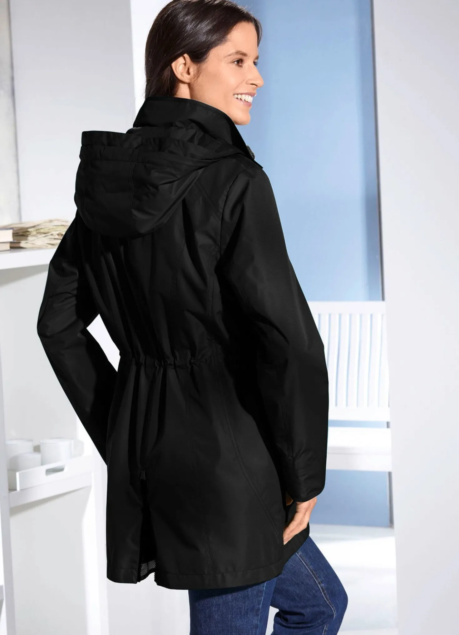 Funktionsjacke mit abnehmbarer Kapuze