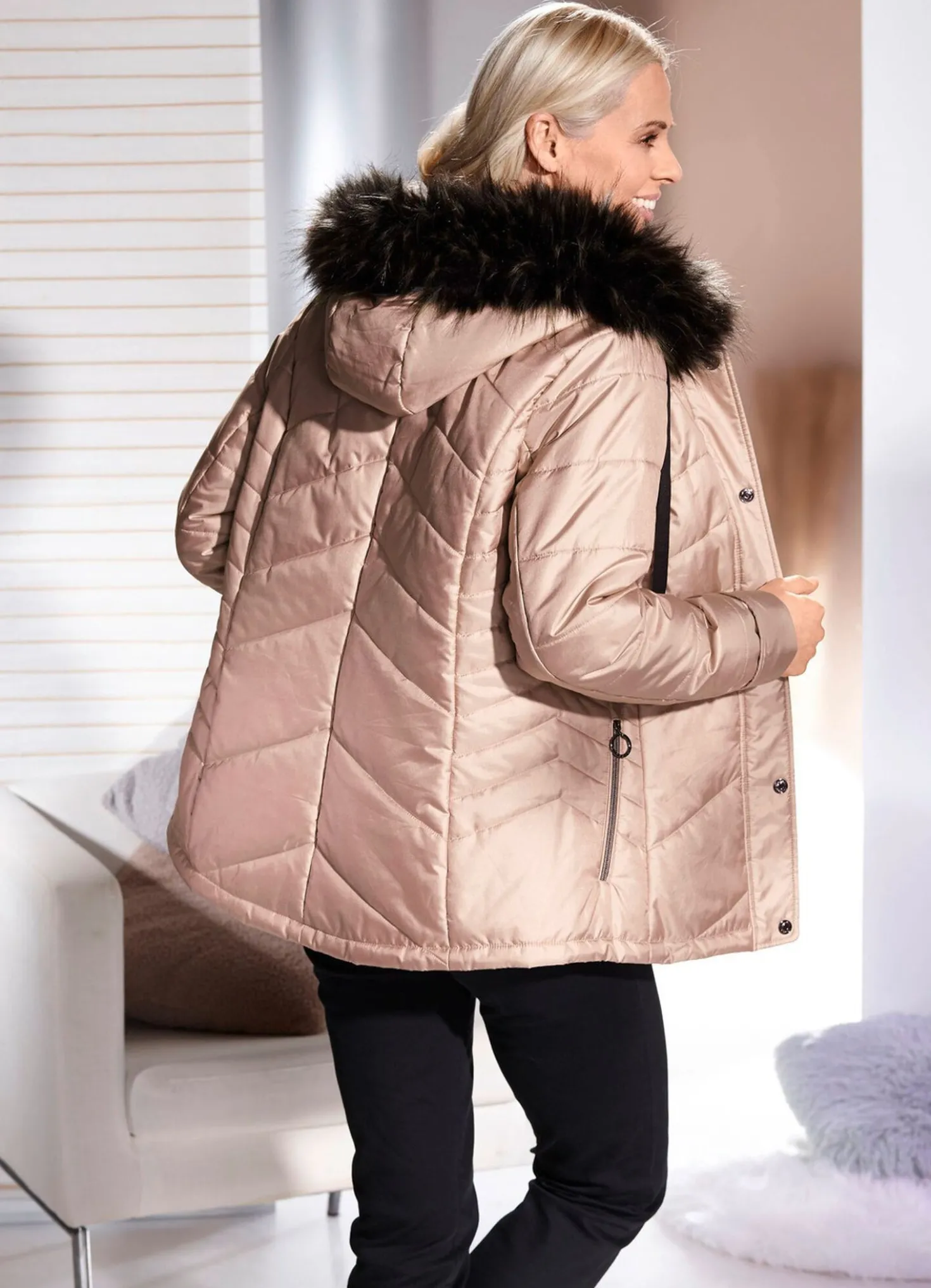 Funktionsjacke mit abnehmbarer Kapuze