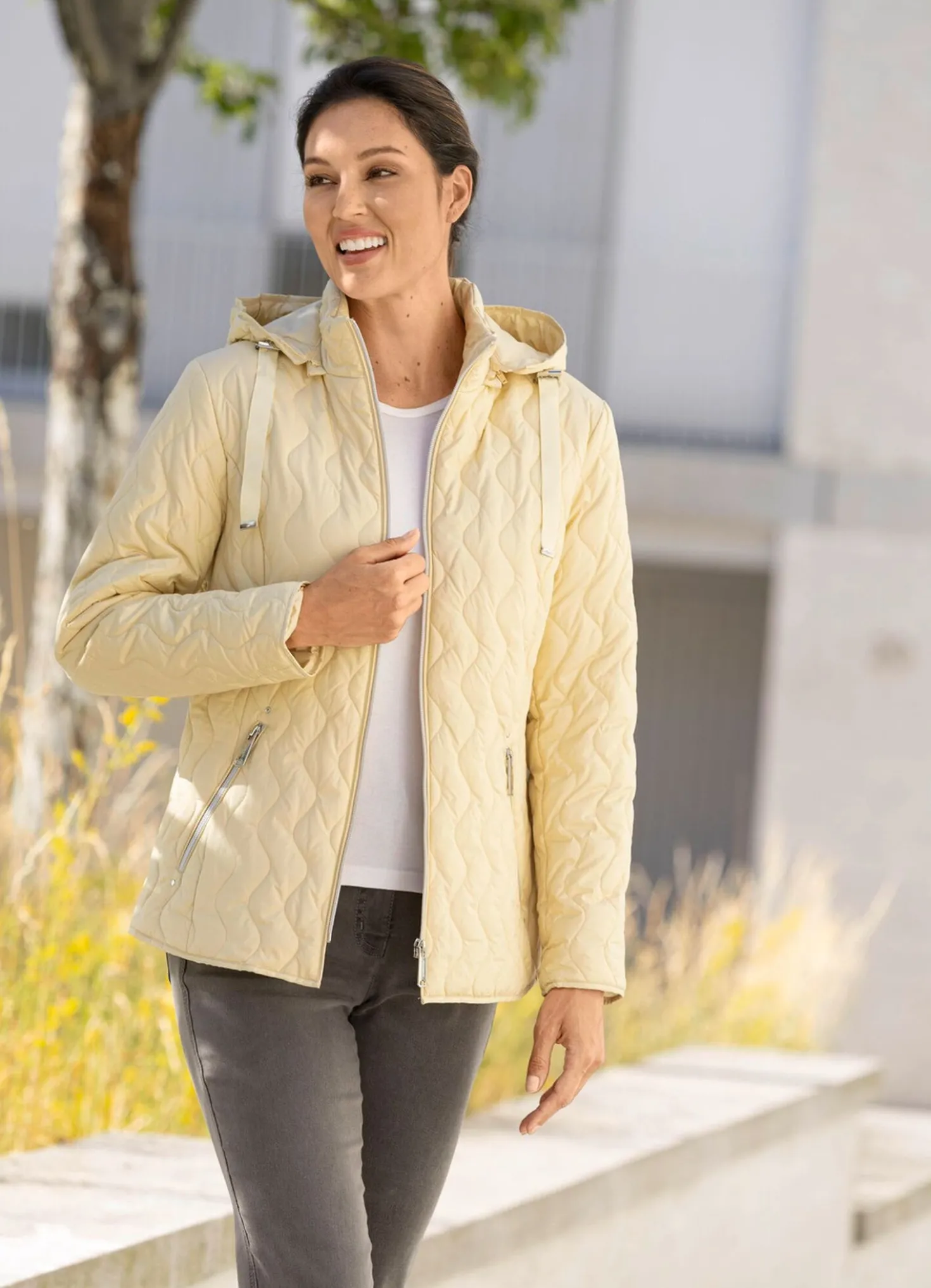 Funktionsjacke mit abnehmbarer Kapuze
