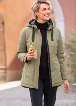 Funktionsjacke mit Belüftungsösen unter den Armen