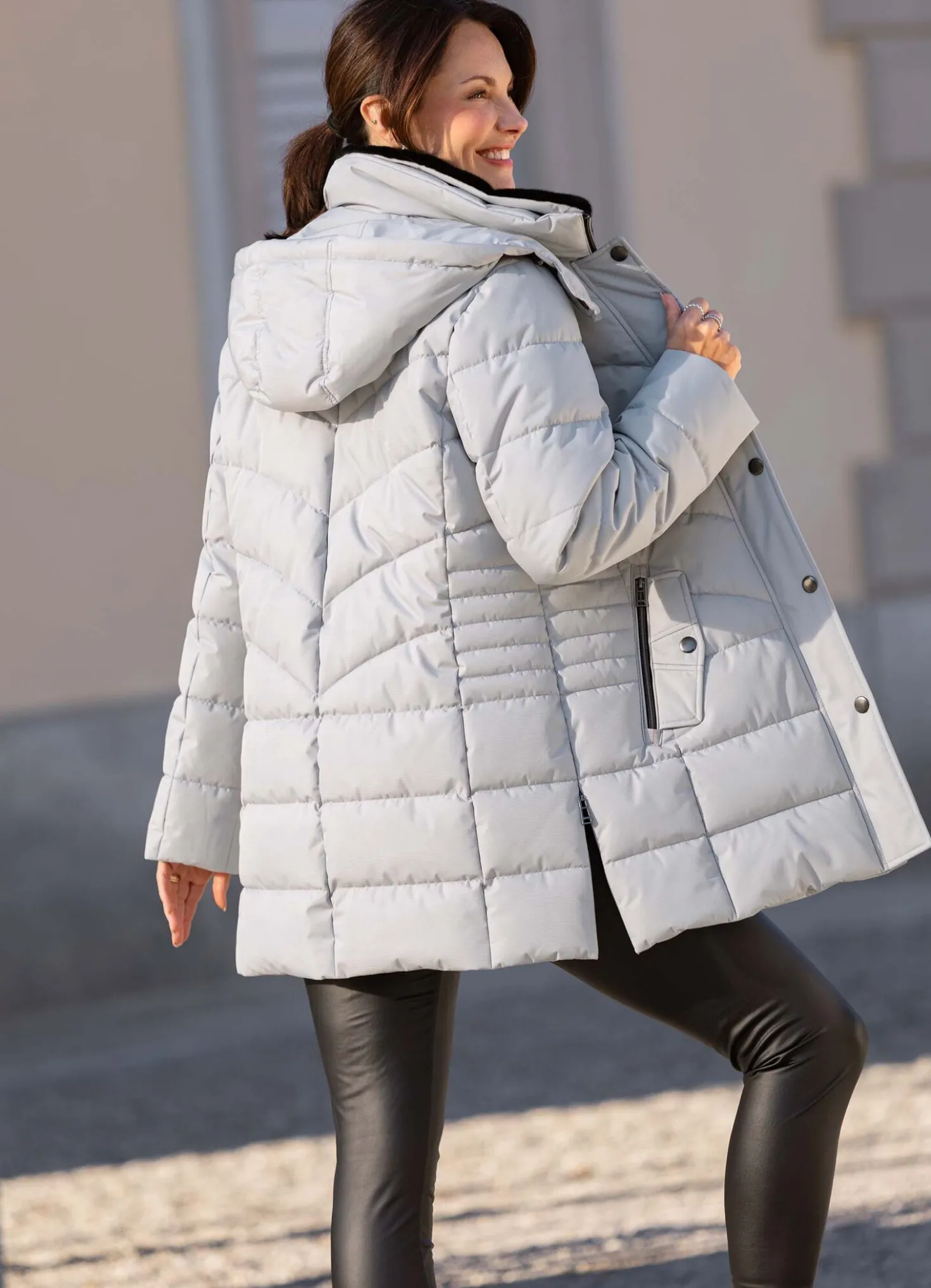 Funktionsjacke mit Seitenschlitzen