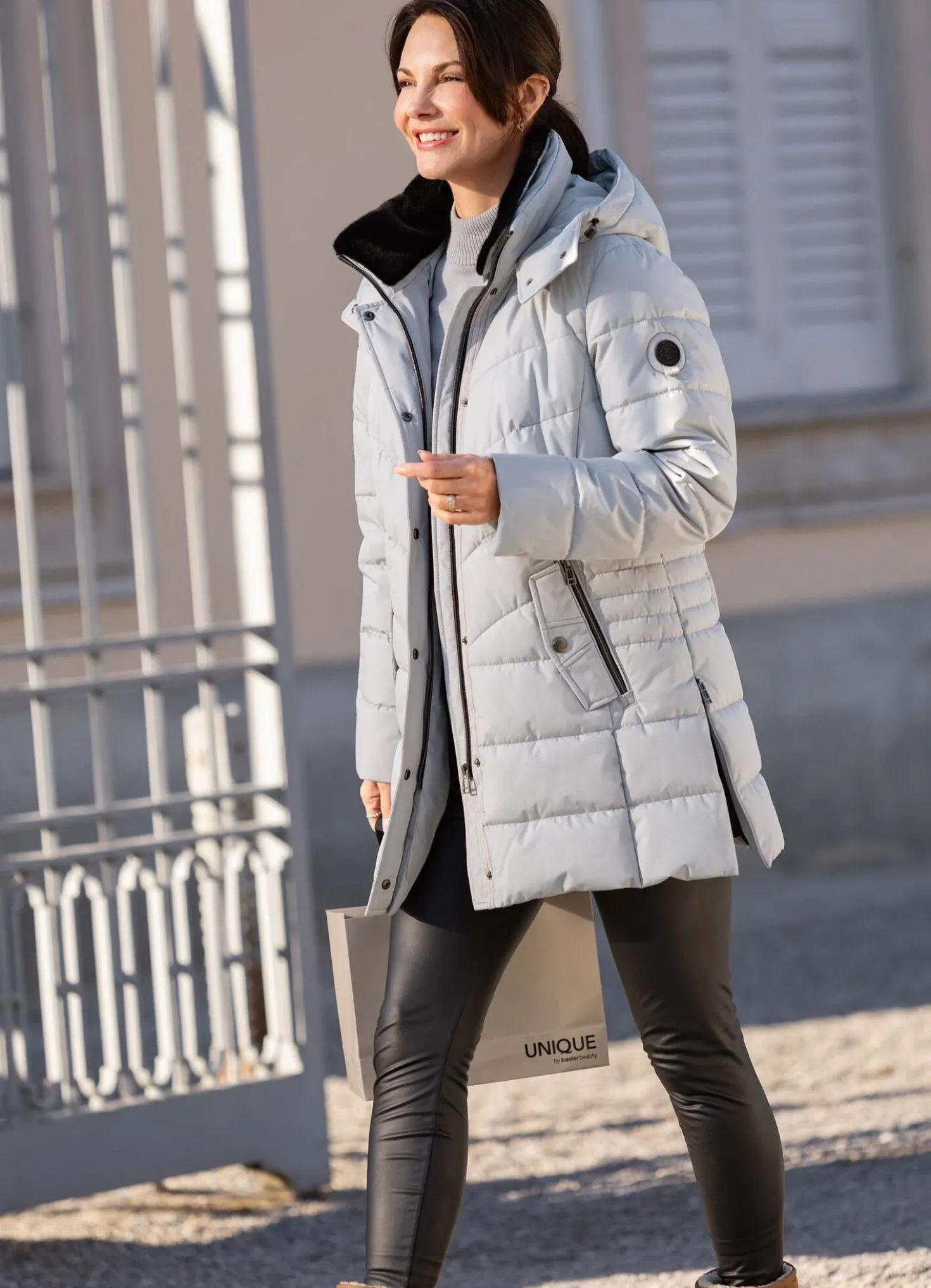 Funktionsjacke mit Seitenschlitzen