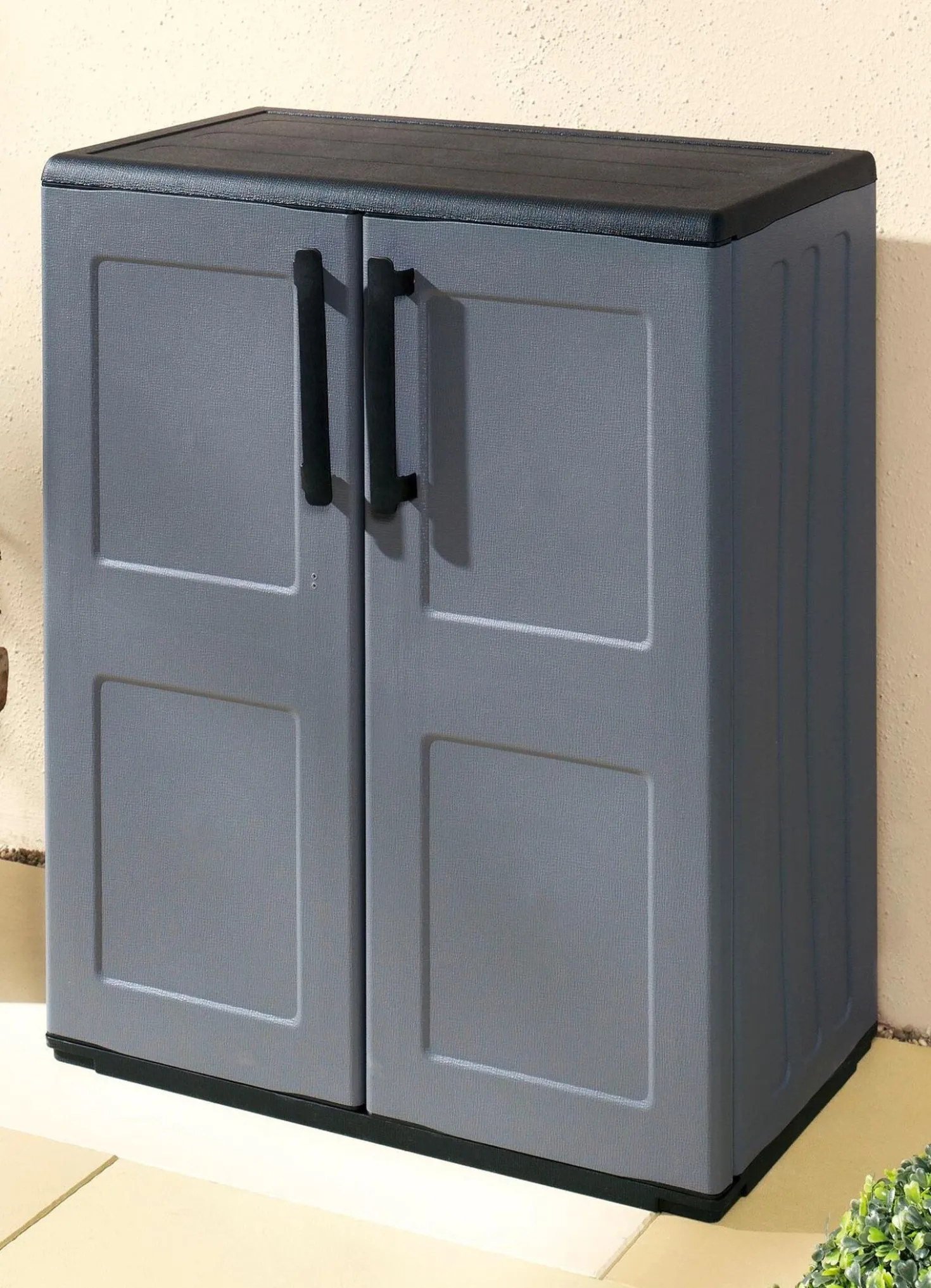 Gartenschrank mit soliden Stahlscharnieren
