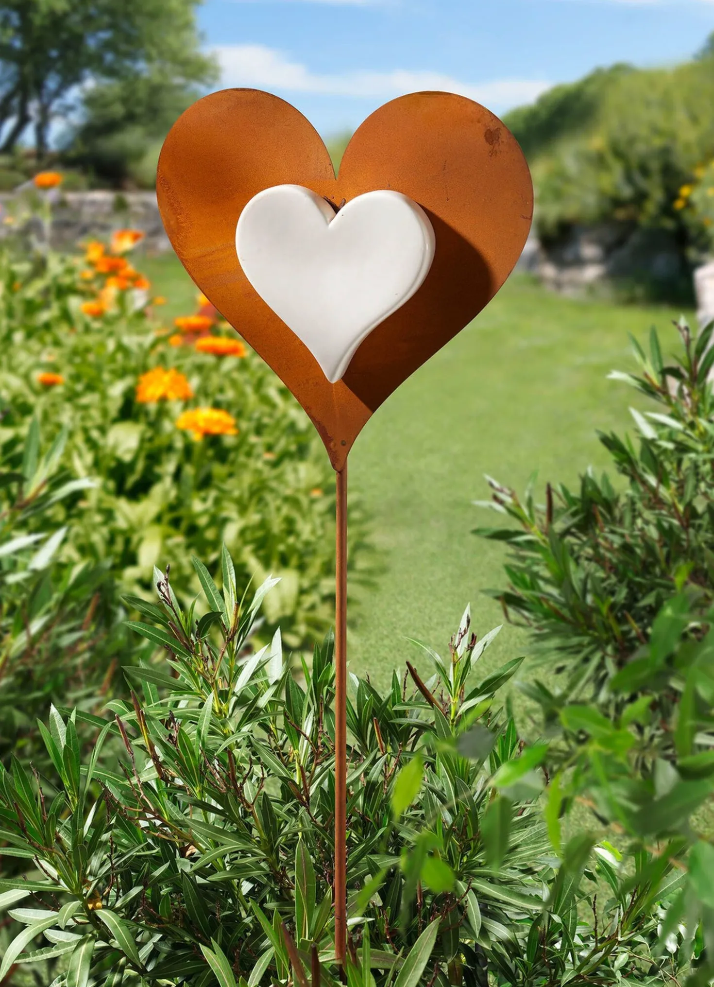Gartenstecker mit Herz aus Porzellan
