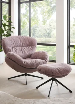 Gemütlicher Loungesessel mit Hocker
