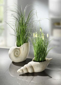 Grasbusch aus Kunstmaterial in Muschel