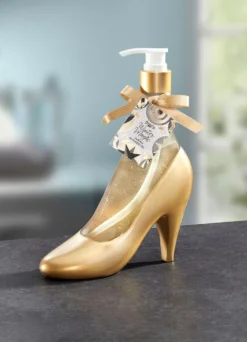 Handseife in goldfarbenen Pumpspender