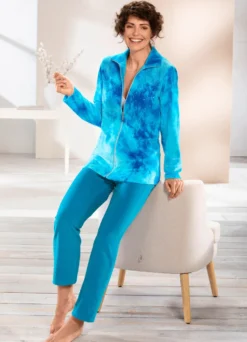 Hausanzug in angesagter Batik-Optik