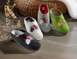 Hausschuh mit Blüten- und Blattstickerei