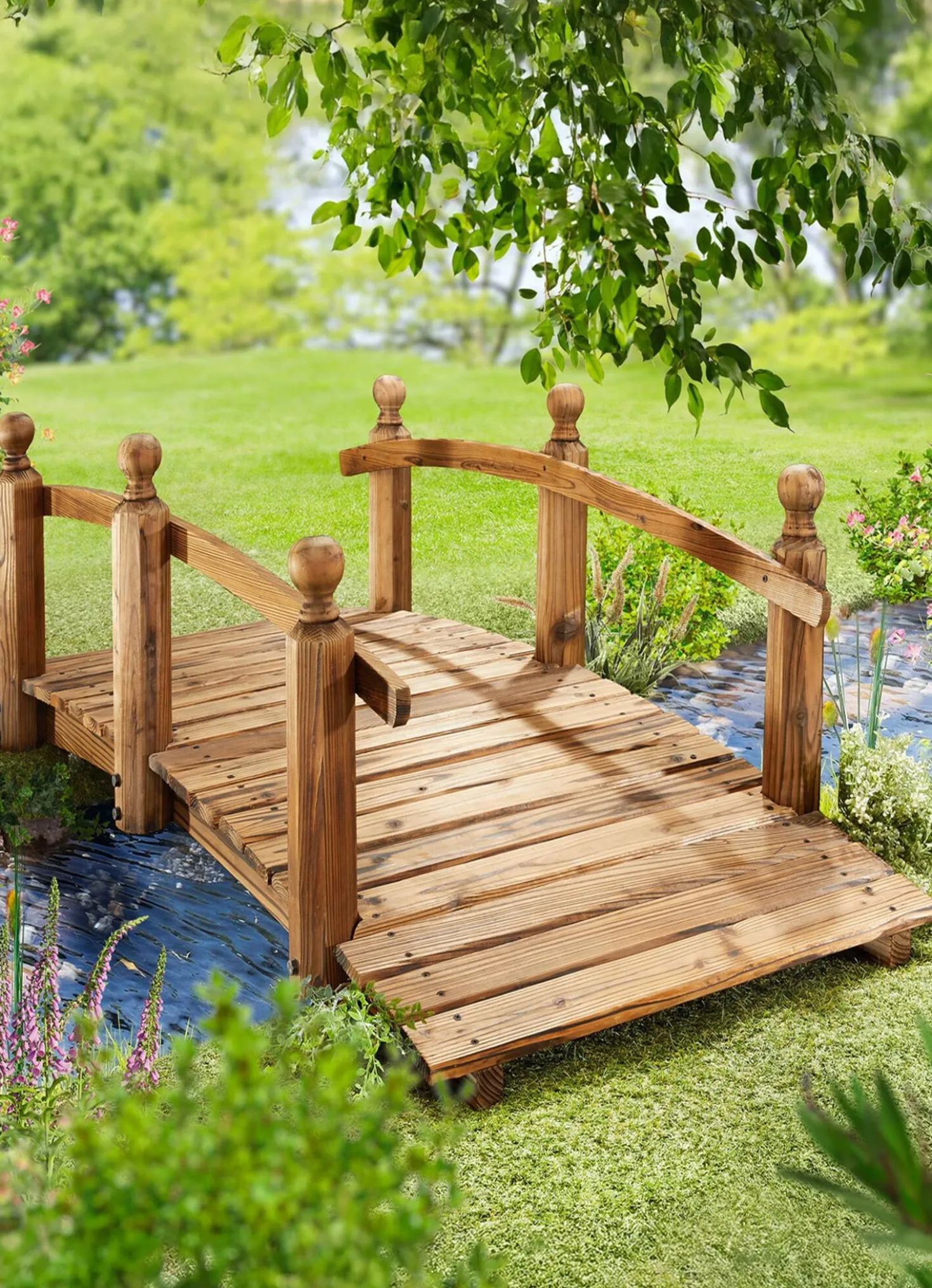 Hölzerne Gartenbrücke