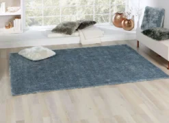 Hochflor-Teppiche und Kissen mit Baumwoll-Rückseite