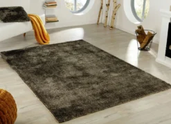 Hochflor-Teppiche und Kissen mit Baumwoll-Rückseite