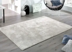 Hochflor-Teppiche und Kissen mit Baumwoll-Rückseite