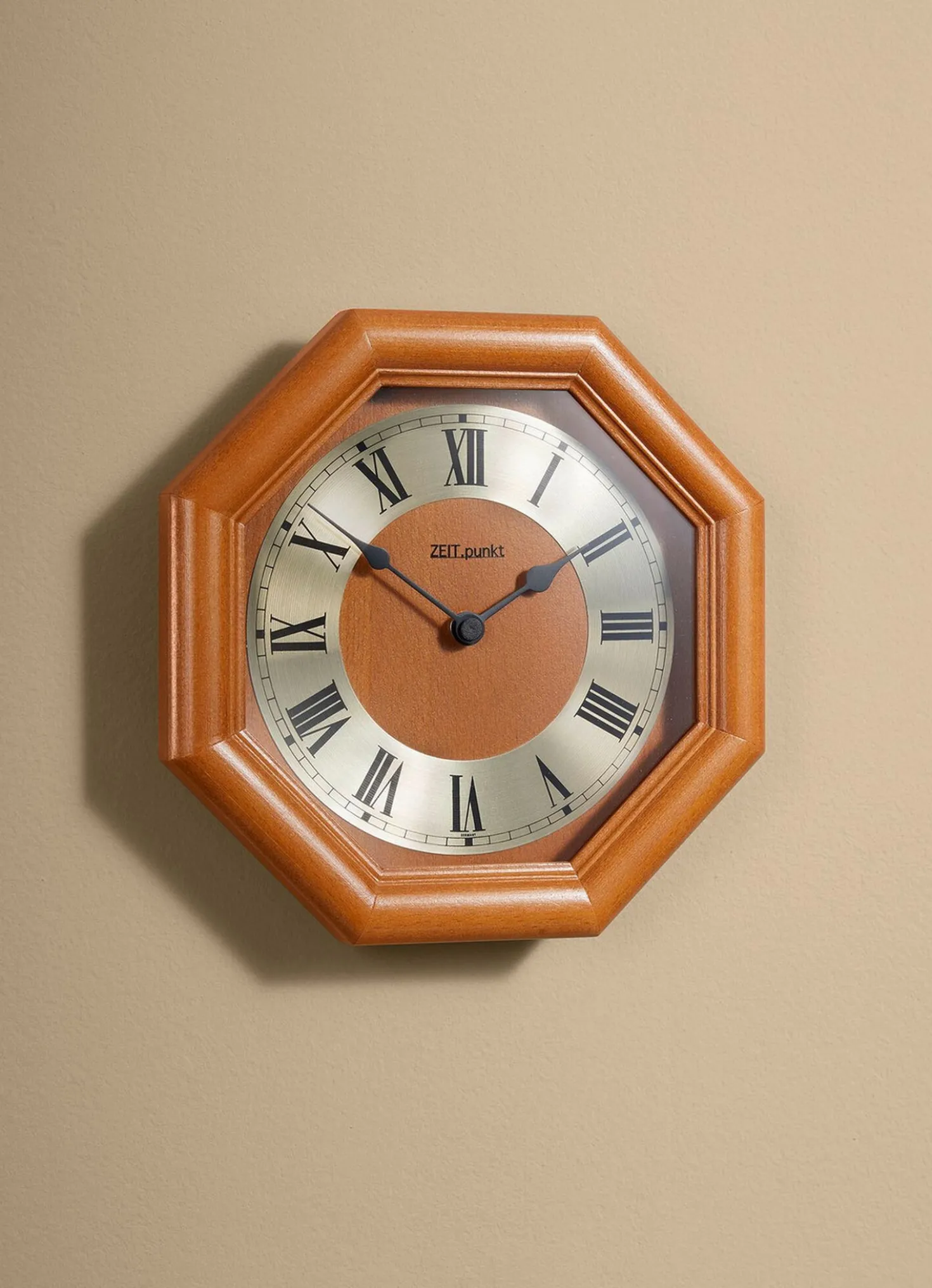 Hochwertige, achteckige Wanduhr