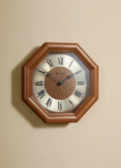 Hochwertige, achteckige Wanduhr