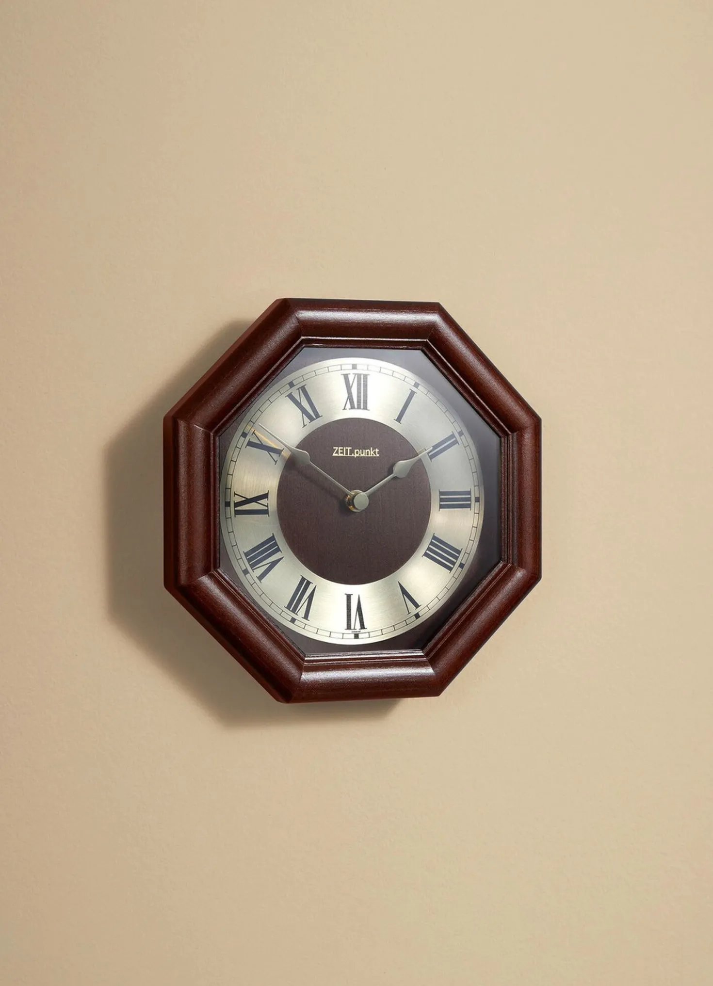 Hochwertige, achteckige Wanduhr