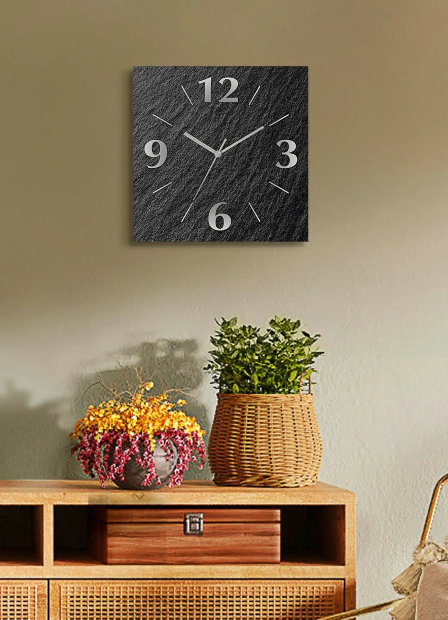 Hochwertige Wanduhr in Schiefer-Optik
