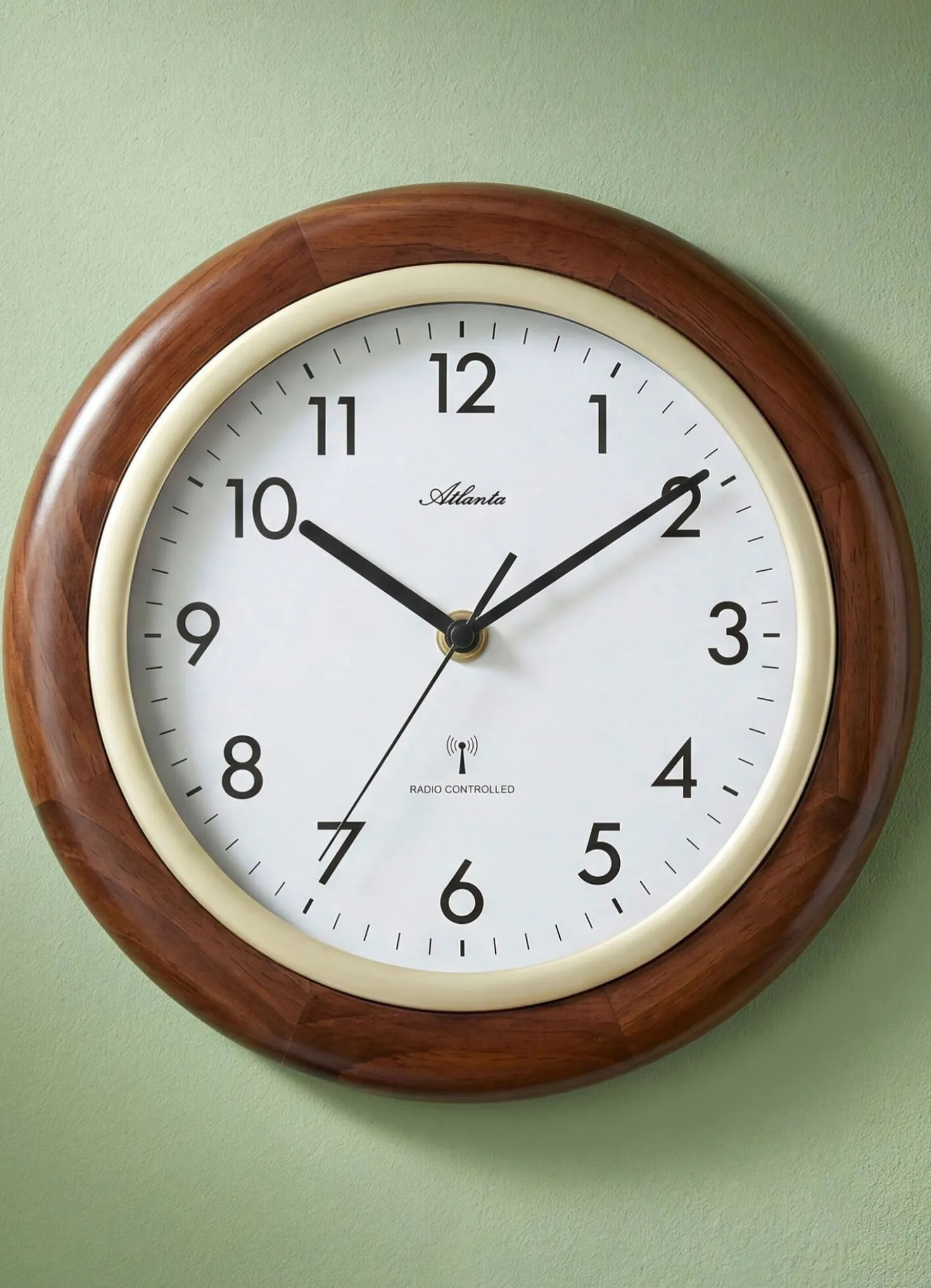 Hochwertige Wanduhr mit Funkwerk
