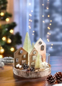 Holz-Dekoration mit Tannenbaum