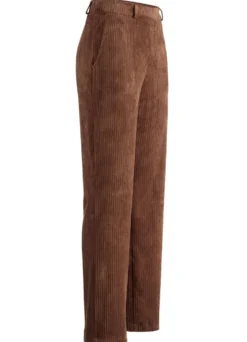 Hose in modischer Weite