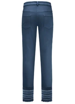 Hose mit aufwendiger Stickerei im Ethno-Stil