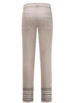 Hose mit aufwendiger Stickerei im Ethno-Stil