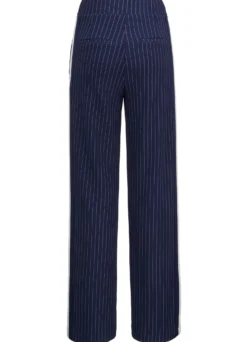 Hose mit Nadelstreifen