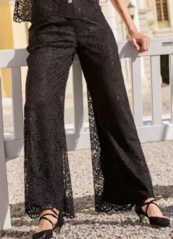 Hose mit Spitze