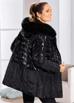 Jacke im angesagten Materialmix