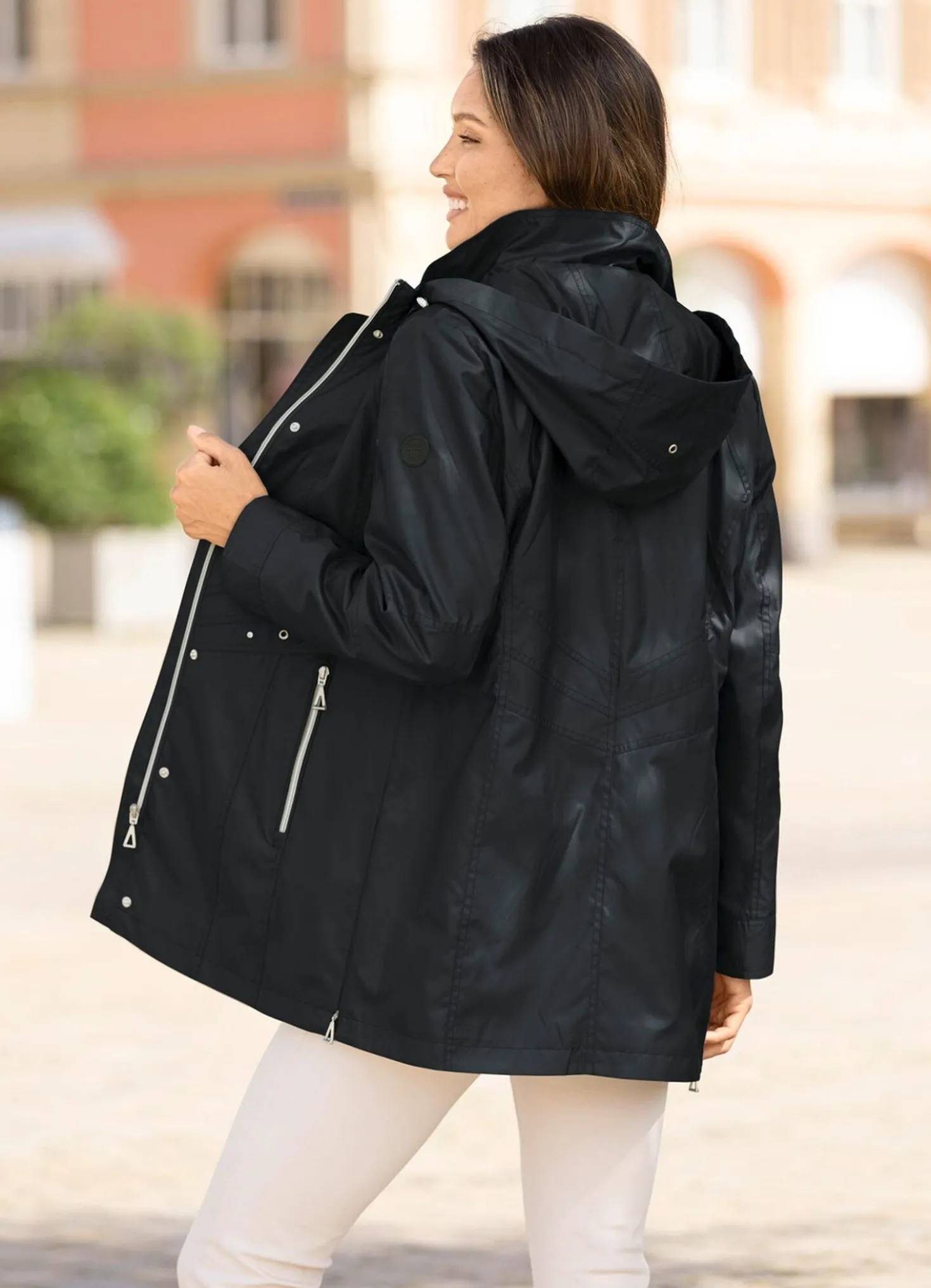 Jacke mit abnehmbarer Kapuze