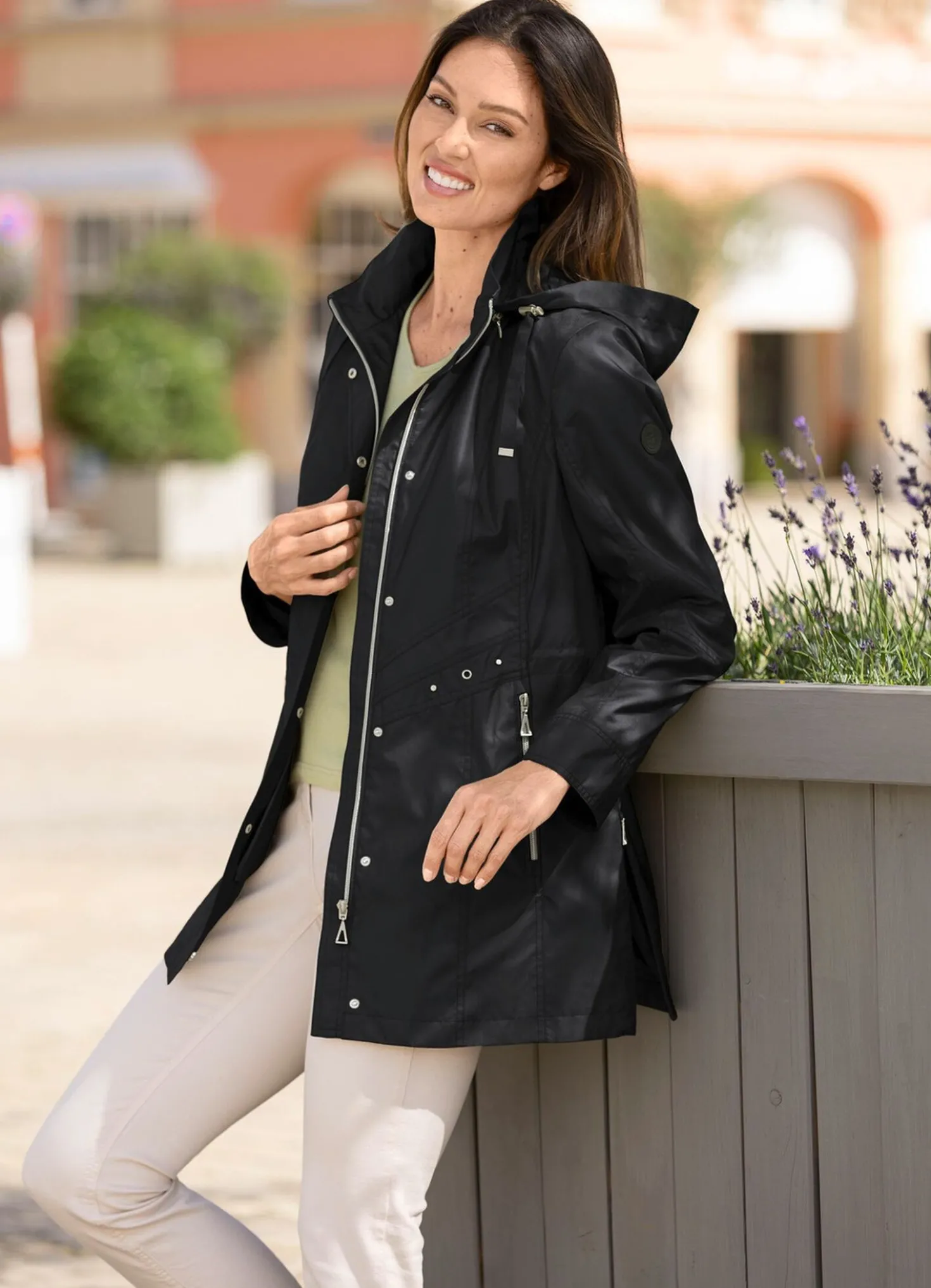 Jacke mit abnehmbarer Kapuze