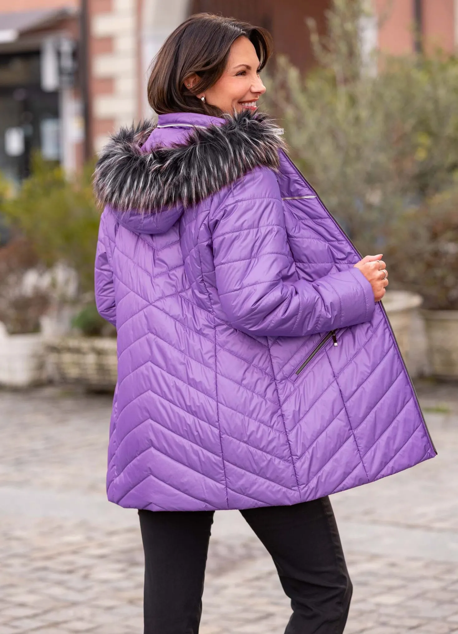 Jacke mit abnehmbarer Kapuze
