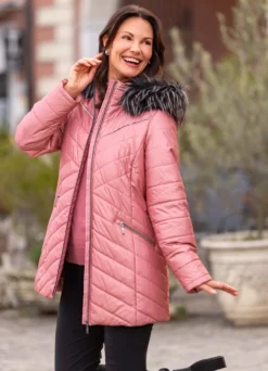 Jacke mit abnehmbarer Kapuze