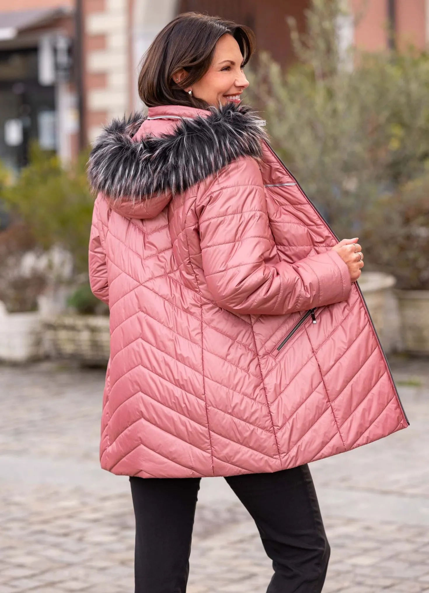 Jacke mit abnehmbarer Kapuze