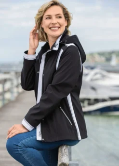 Jacke mit abnehmbarer Kapuze