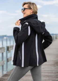 Jacke mit abnehmbarer Kapuze